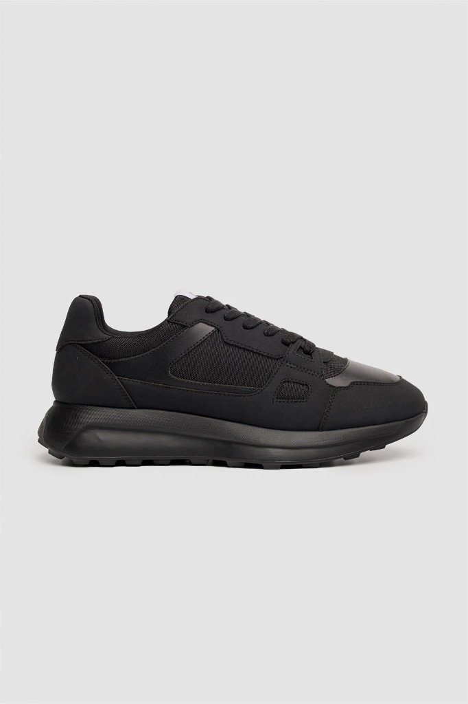 Cavani all-black trainers